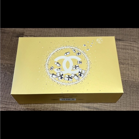 NIB! CHANEL HOLIDAY GIFT SET ON THE GO MOISTURE 2023 - Picture 3 of 5
